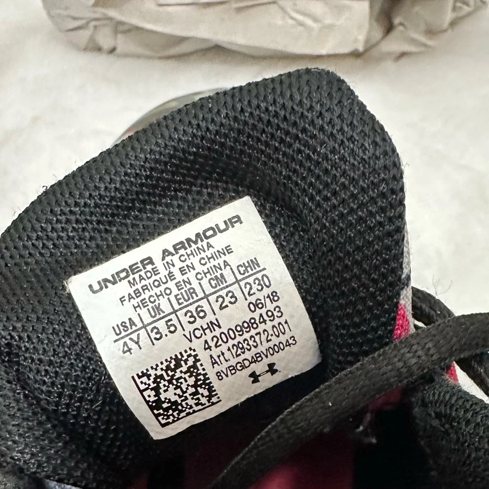 Kids Under Armour GGS Charged Black/Pink Running Shoes - Picture 10 of 13